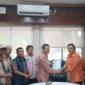 Perwakilan warga saat diterima oleh staf dari Dinas Lingkungan Hidup dan Pertanahan Provinsi Sumsel pada bulan Mei 2025 lalu. foto ist